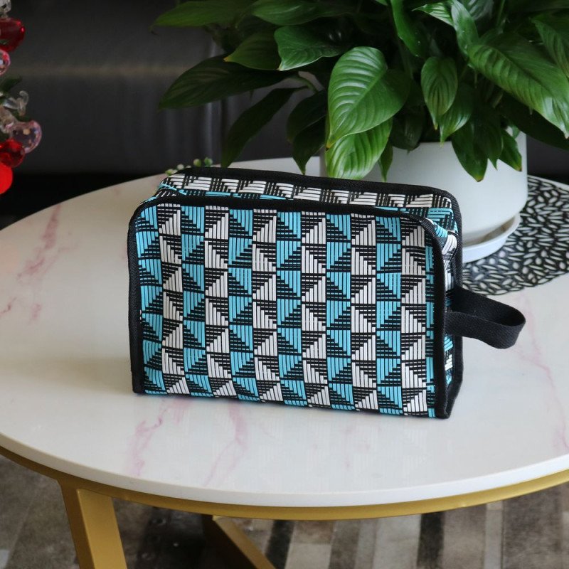 Large-capacity toiletry bag, portable cosmetic bag, new multi-functional frosted storage bag