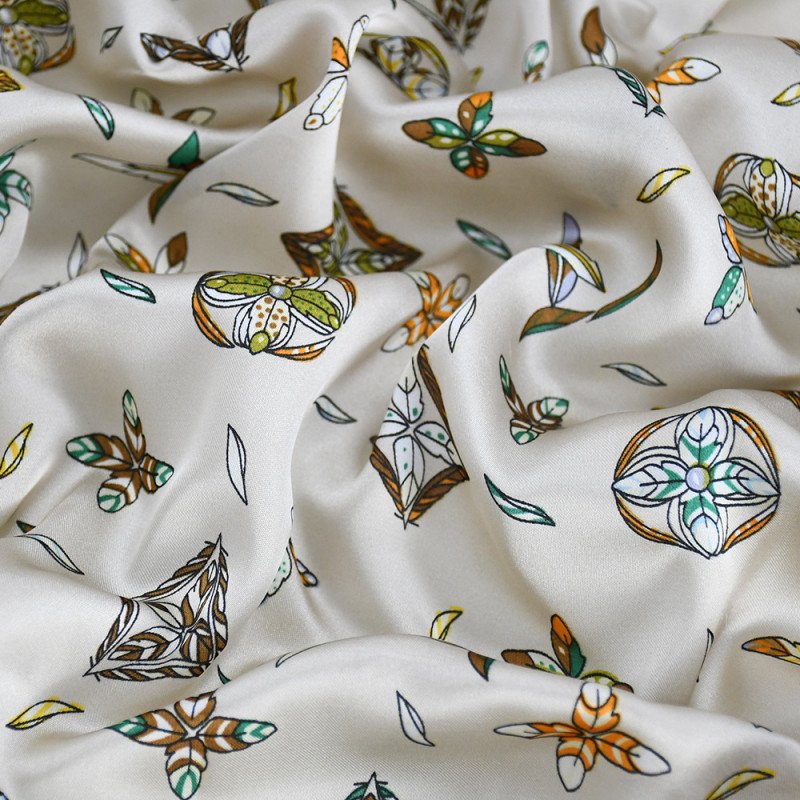 Retro carriage four-leaf clover square scarf, women's sun protection beach scarf