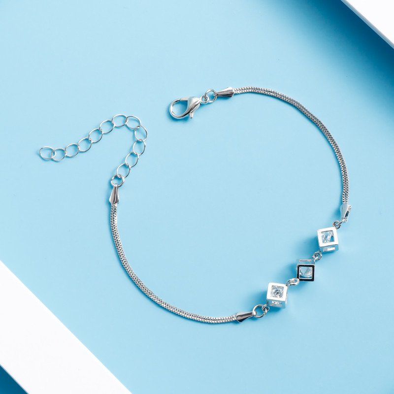 Elegant and fashionable zircon block geometric bracelet for women's Valentine's Day love Rubik's Cube crystal bracelet, Mother's Day gift