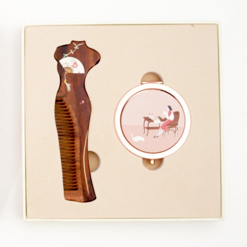 Wooden comb for girls, portable mirror comb gift box for holiday gifts, high-end wooden crafts