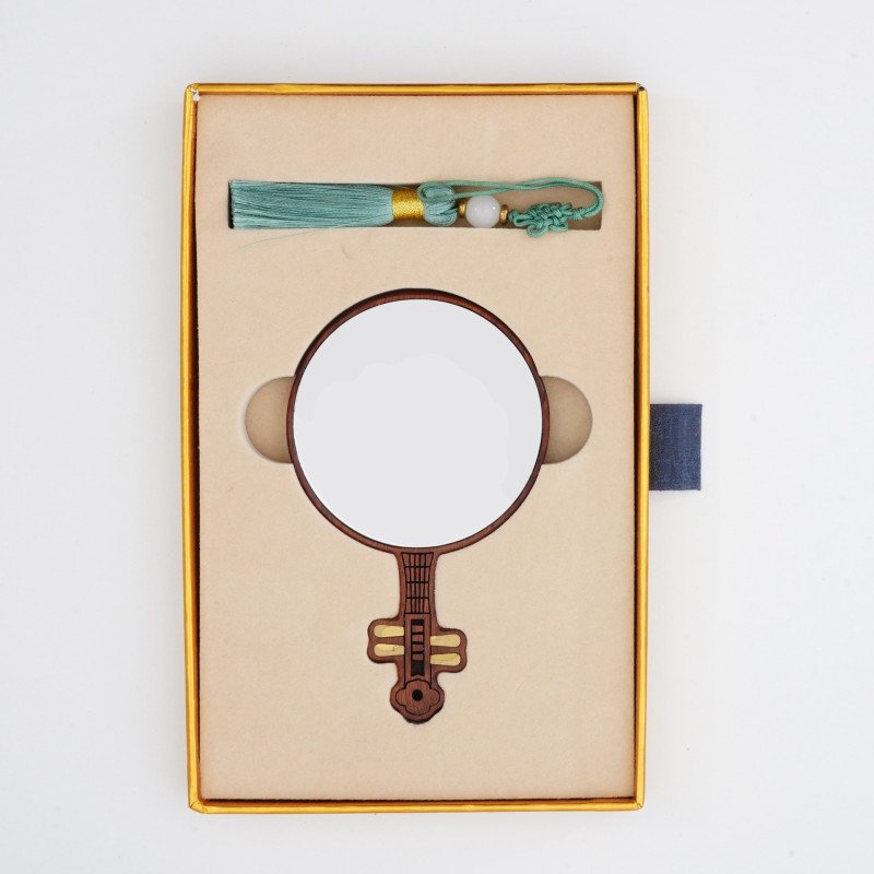 Wooden comb for girls, portable mirror comb gift box for holiday gifts, high-end wooden crafts