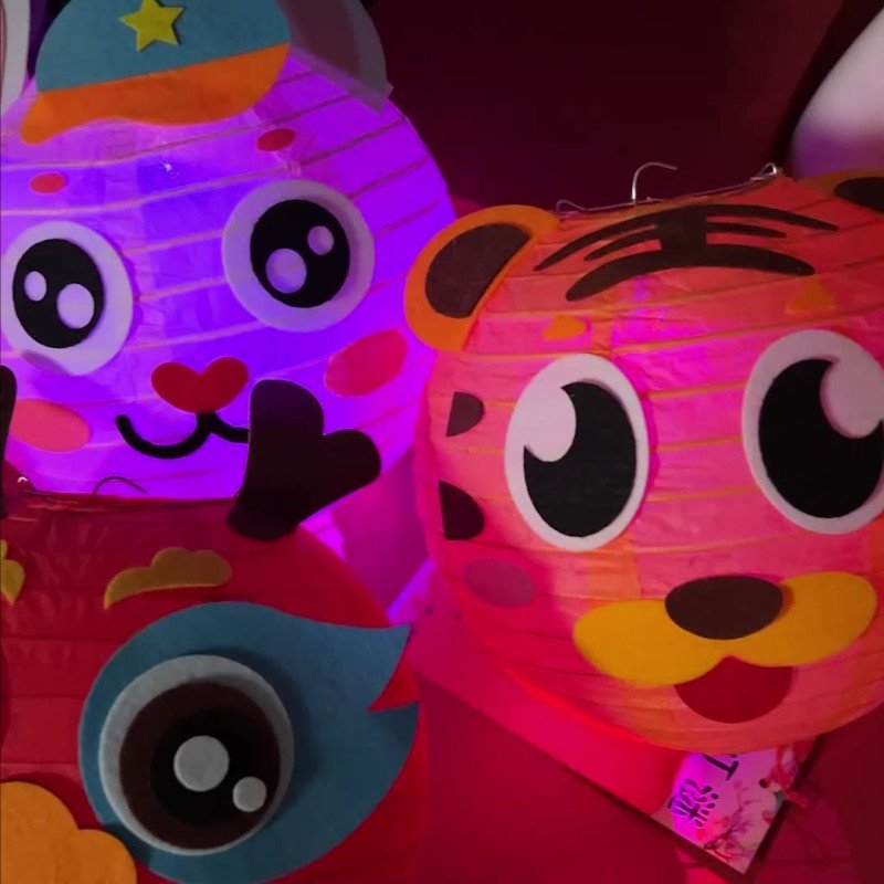 Cartoon lanterns handmade diy Mid-Autumn Festival children's kindergarten portable paper lanterns lanterns colorful lighting materials 
Material bag toys