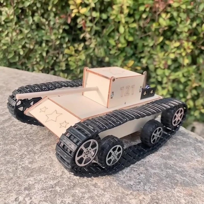 Wooden simulation electric tank diy toy primary school students technology assembly model homemade track tank vehicle teaching aids