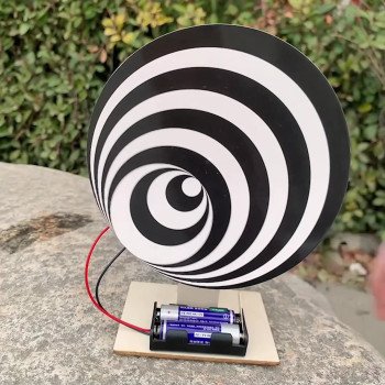 Children's handmade DIY optical illusion Duchamp turntable primary school students' school supplies STEAM science experiment class